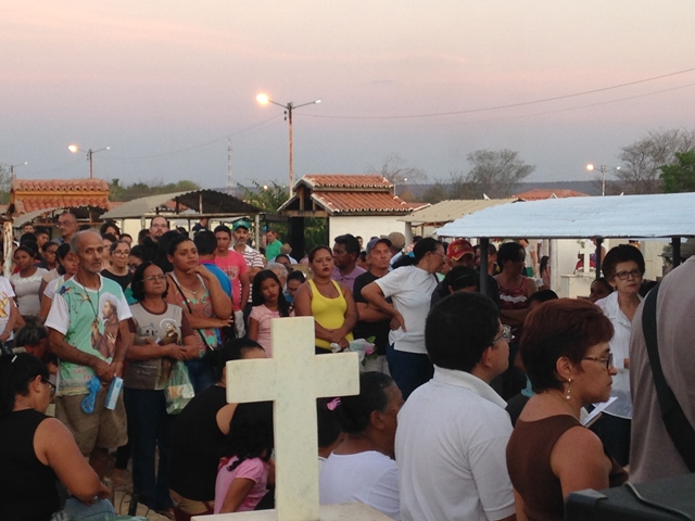 Cemitério São Benedito recebe grande publico no Dia de Finados. Fot - Imagem 2