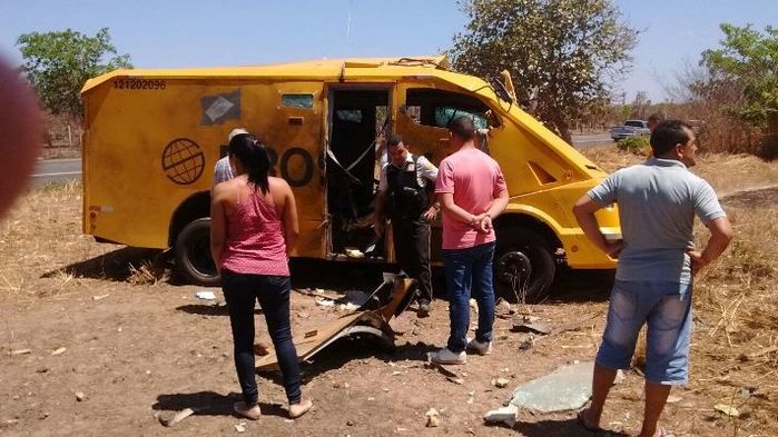 Carro forte cheio de dinheiro é explodido próximo a Campo Maior - Imagem 1