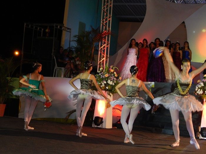 Prefeitura realiza com sucesso a VIII edição Baile Debutantes. - Imagem 39