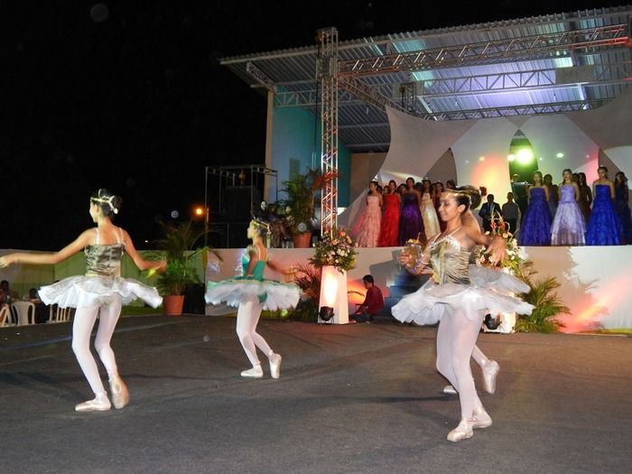 Prefeitura realiza com sucesso a VIII edição Baile Debutantes. - Imagem 34