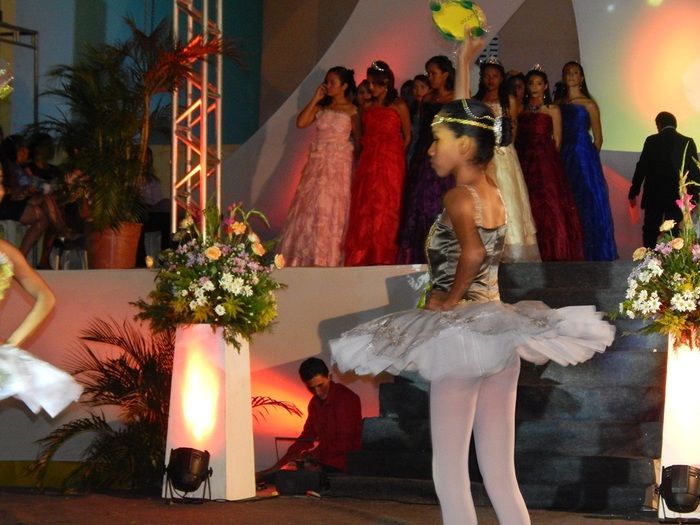 Prefeitura realiza com sucesso a VIII edição Baile Debutantes. - Imagem 35