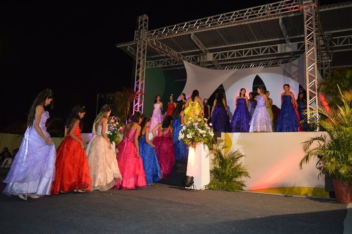 Prefeitura realiza com sucesso a VIII edição Baile Debutantes. - Imagem 15