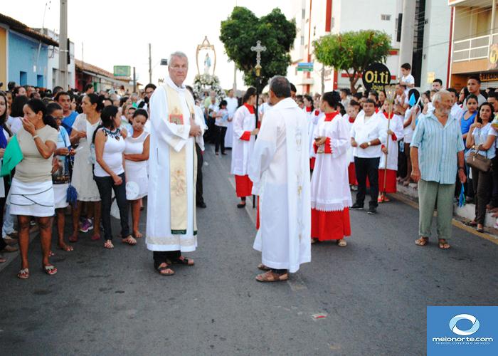 Procissão da festa da Imaculada Conceição reúne uma multidão - Imagem 3