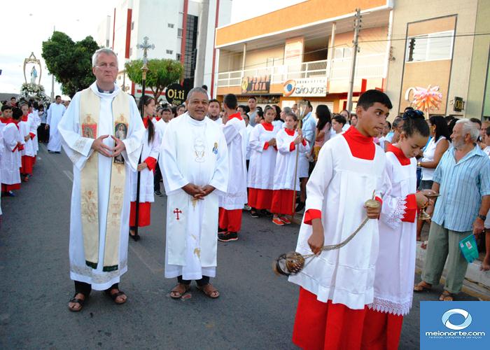 Procissão da festa da Imaculada Conceição reúne uma multidão - Imagem 5