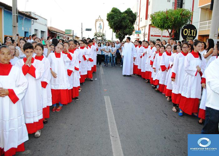 Procissão da festa da Imaculada Conceição reúne uma multidão - Imagem 7