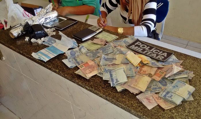 Casal é preso pela PM de Parnaíba com maconha e dinheiro trocado - Imagem 1