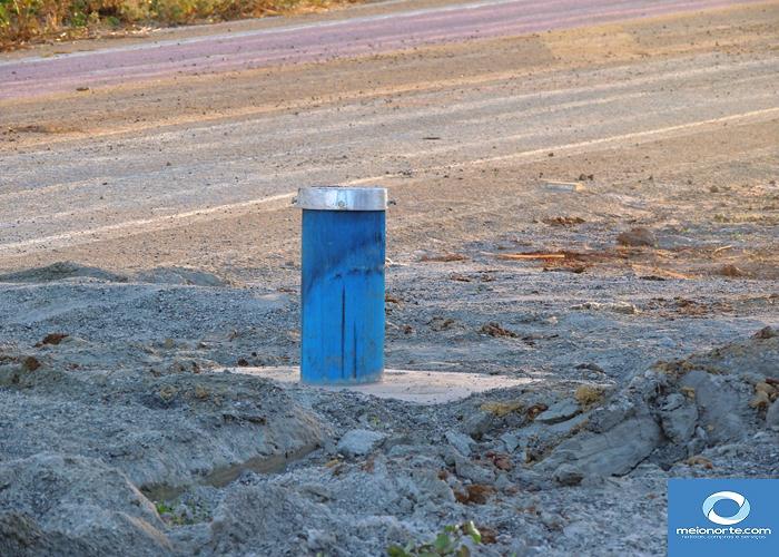 Barreiro da Joana quase seco, população sofrendo aparando água  - Imagem 3