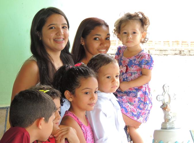Luis Antônio: Registro do almoço após o batizado na casa dos avós  - Imagem 14