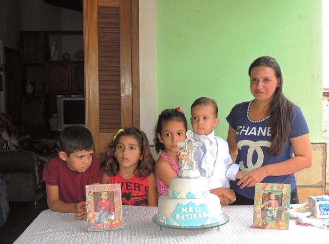 Luis Antônio: Registro do almoço após o batizado na casa dos avós  - Imagem 7
