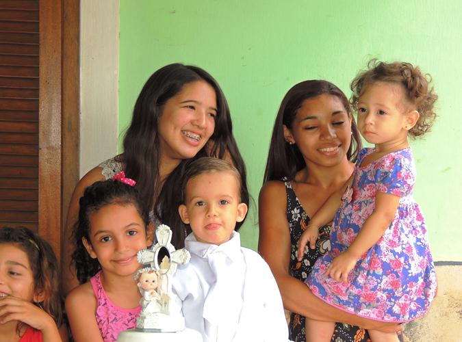 Luis Antônio: Registro do almoço após o batizado na casa dos avós  - Imagem 17