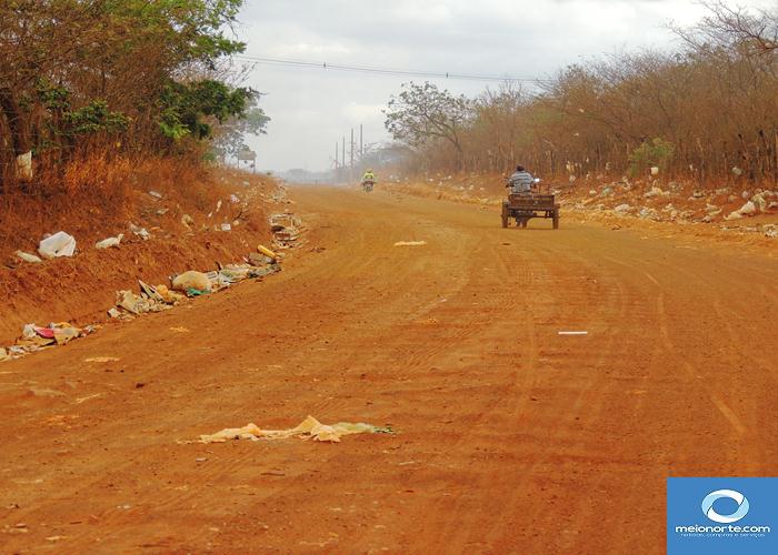 Fumaça tóxica do lixão prejudica saúde da população   - Imagem 12