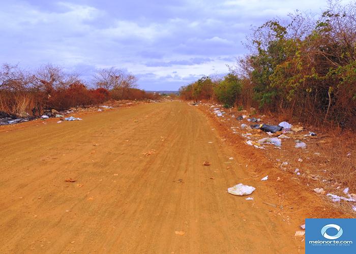 Fumaça tóxica do lixão prejudica saúde da população   - Imagem 33
