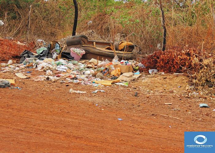 Fumaça tóxica do lixão prejudica saúde da população   - Imagem 1