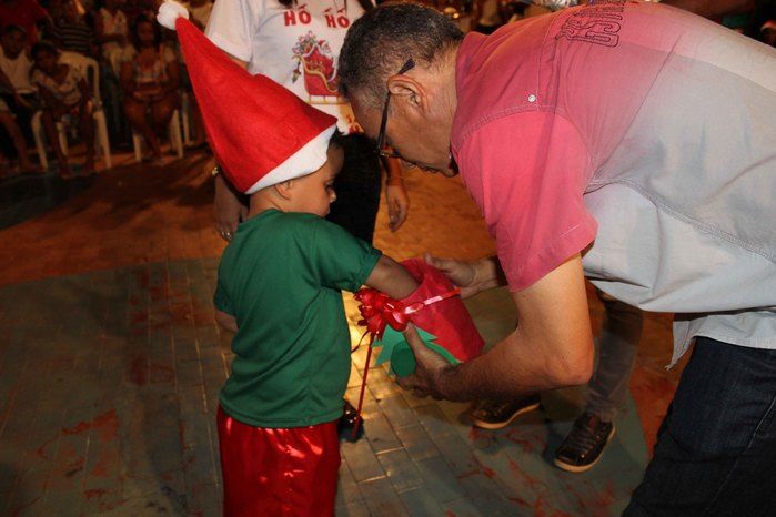 A Secretaria Municipal da Assistência Social realizou o Natal Feliz - Imagem 35