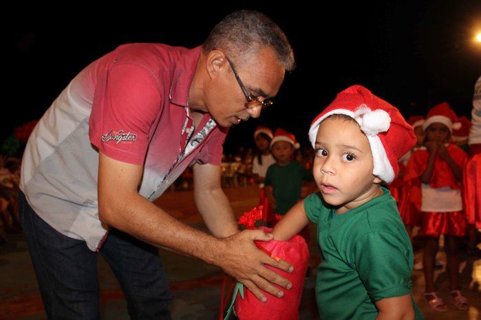 A Secretaria Municipal da Assistência Social realizou o Natal Feliz - Imagem 43