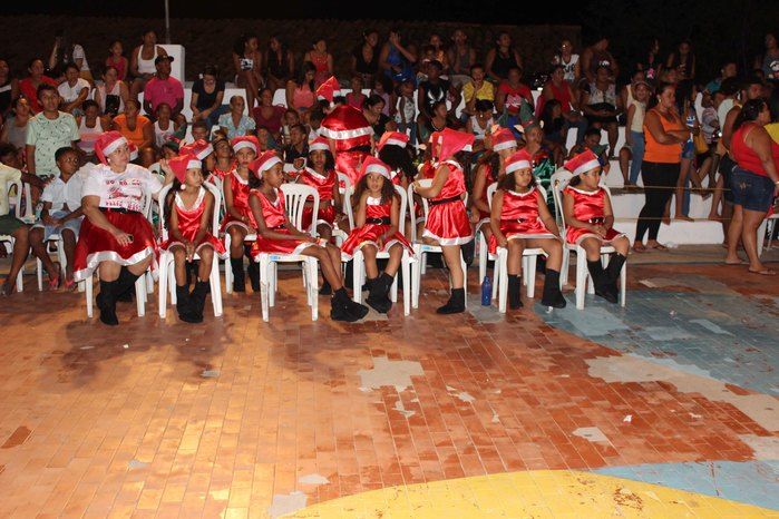 A Secretaria Municipal da Assistência Social realizou o Natal Feliz - Imagem 16