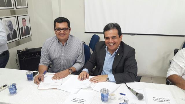 Prefeito Venicio do Ó assina convenio na FUNASA - Imagem 1