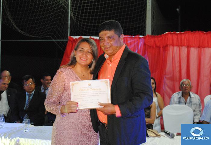 Em Sessão Solene Elizabete Brandão recebe Título de Cidadã Lagoense - Imagem 30