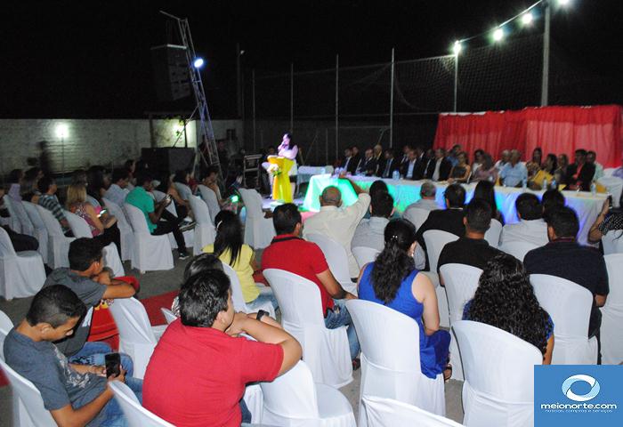 Em Sessão Solene Elizabete Brandão recebe Título de Cidadã Lagoense - Imagem 40