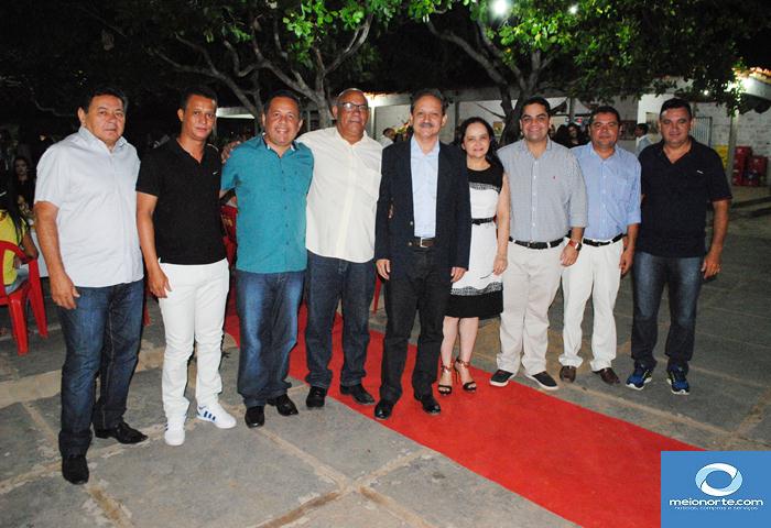 Em Sessão Solene Elizabete Brandão recebe Título de Cidadã Lagoense - Imagem 45