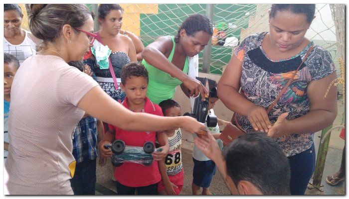Crianças de Inhuma ganham presentes de um natal para todos - Imagem 23
