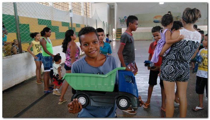 Crianças de Inhuma ganham presentes de um natal para todos - Imagem 25