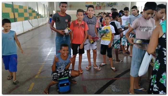Crianças de Inhuma ganham presentes de um natal para todos - Imagem 24