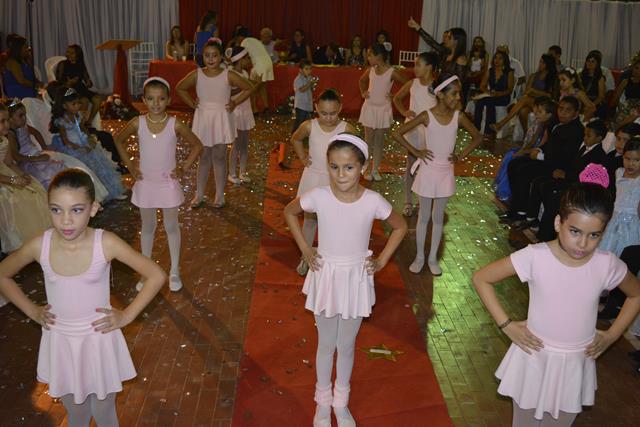 Colégio São Francisco encerra ano letivo com grande festa   - Imagem 31