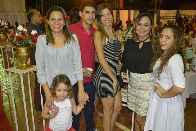 Colégio São Francisco encerra ano letivo com grande festa   - Imagem 43