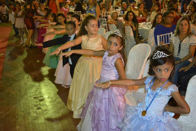 Colégio São Francisco encerra ano letivo com grande festa   - Imagem 21