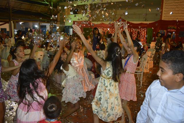 Colégio São Francisco encerra ano letivo com grande festa   - Imagem 39