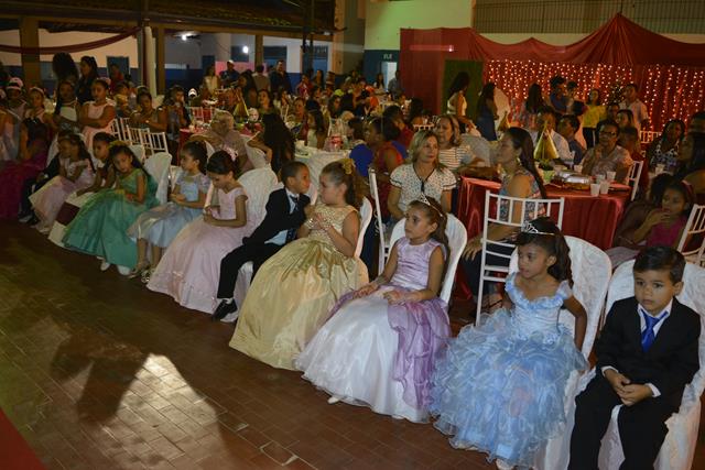 Colégio São Francisco encerra ano letivo com grande festa   - Imagem 18