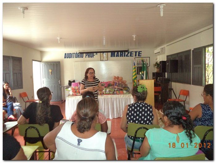 Secretária Municipal de Educação realiza reunião com gestores  - Imagem 2