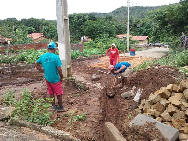 Prefeitura constrói calçamento em Via de Acesso a Vila da Paz - Imagem 4