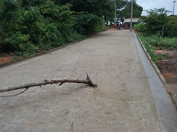 Prefeitura constrói calçamento em Via de Acesso a Vila da Paz - Imagem 1