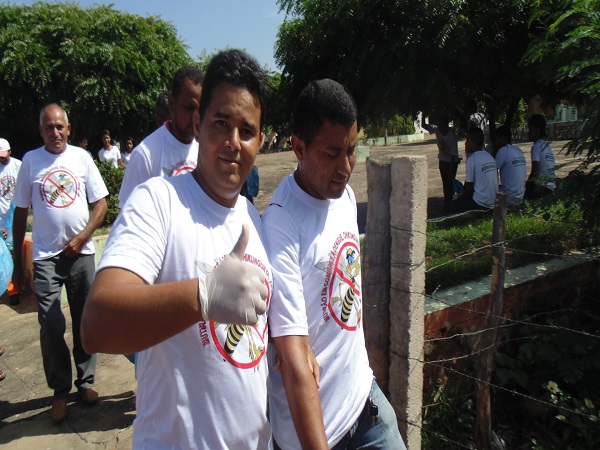 Mais de trezentas pessoas participam de mutirão em combate ao Aedes - Imagem 30