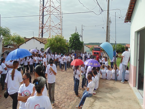 Mais de trezentas pessoas participam de mutirão em combate ao Aedes - Imagem 3
