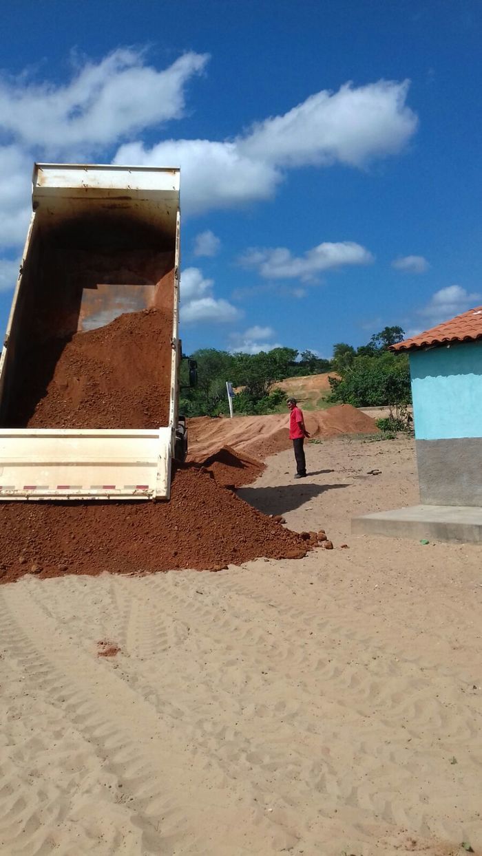 Prefeito revitaliza estradas vicinais do município de Santo Inácio - Imagem 2