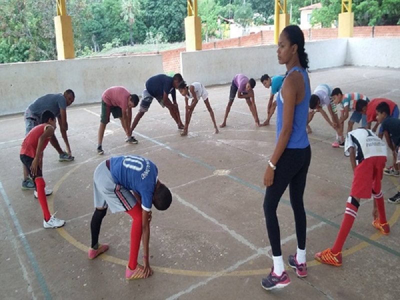 Oficina de Esportes atende mais 200 jovens em Monsenhor Gil