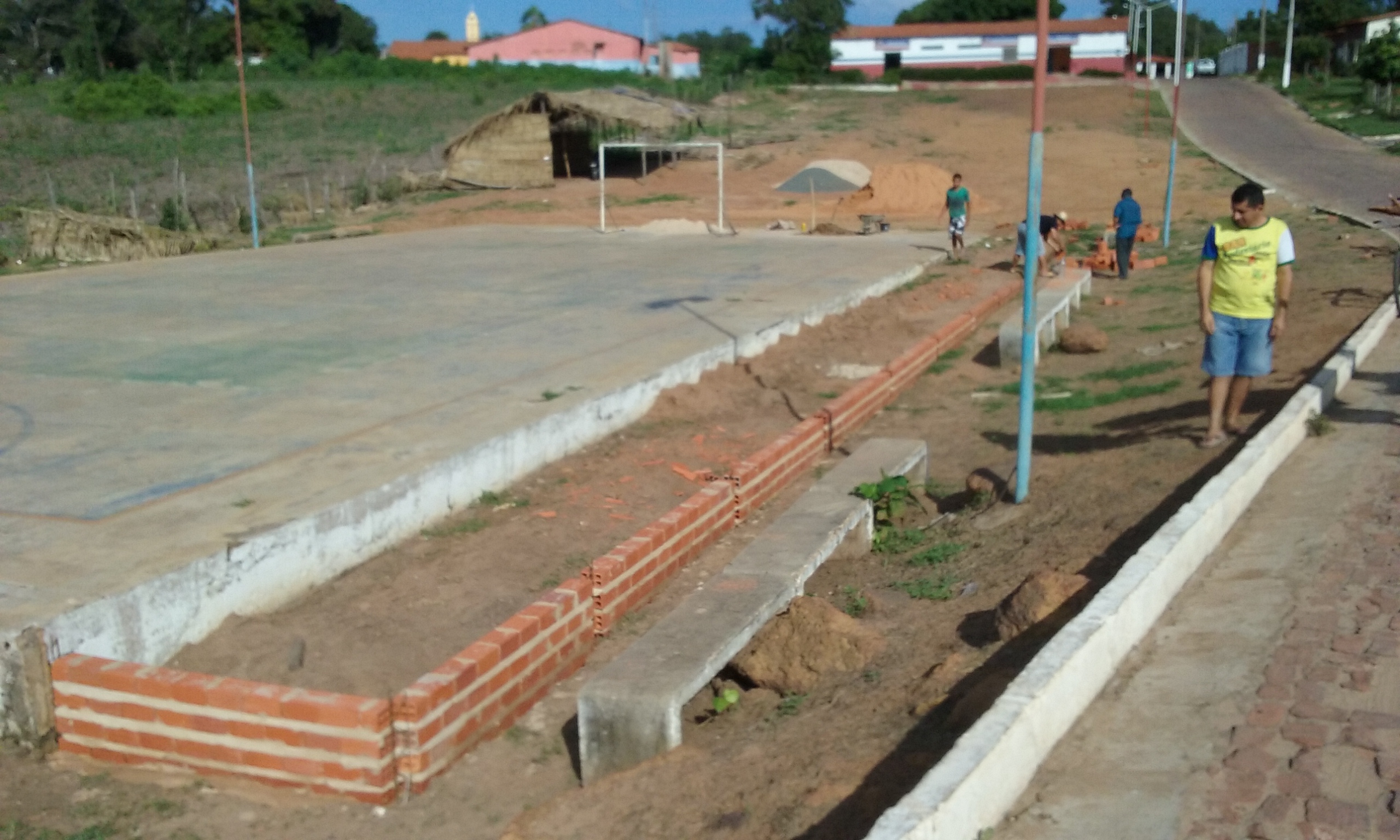 Prefeitura de Lagoinha faz reforma da Quadra de Esportes no Centro 