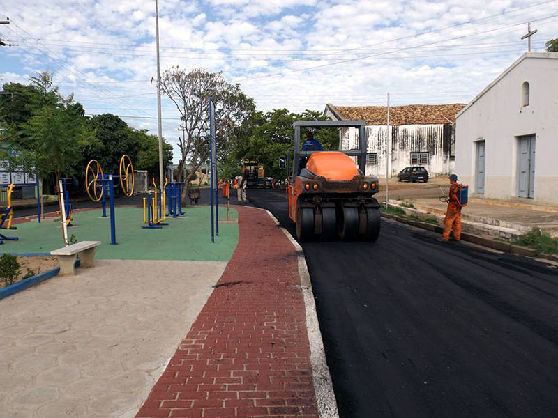 Ruas e avenidas de Oeiras recebem pavimentação asfáltica