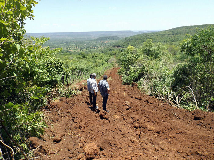 Povoado Chapada das Contendas recebe estrada e escola reformadas - Imagem 5