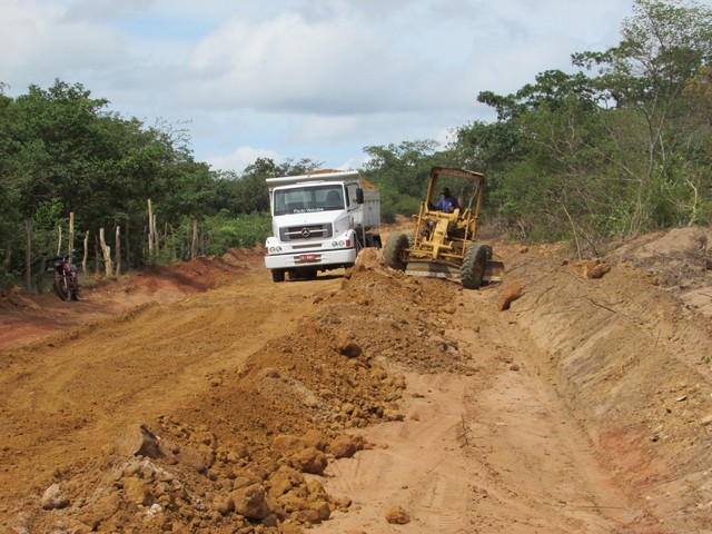 Começou a Recuperação da Estrada do Jardim - Imagem 7
