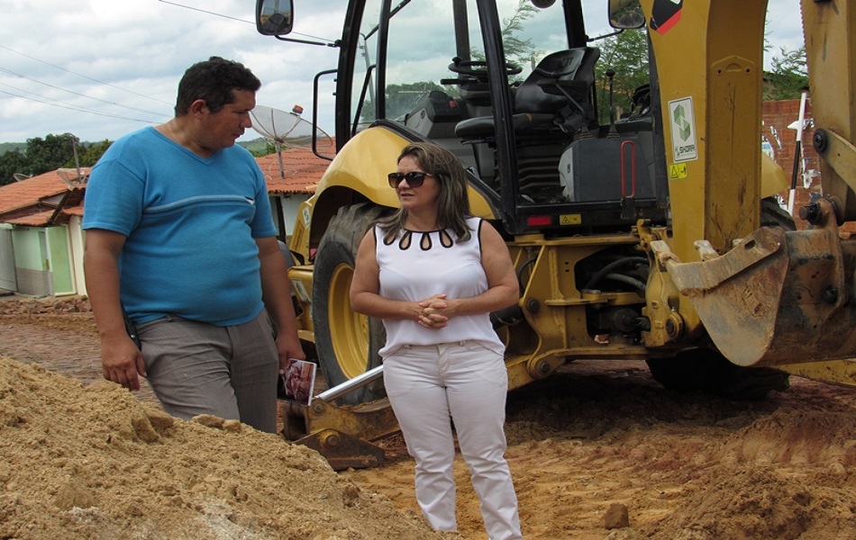 Retomada obra de esgotamento sanitário em Pedro II