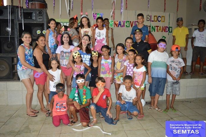 Adolescentes e crianças comemoram o carnaval - Imagem 9