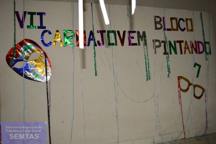 Adolescentes e crianças comemoram o carnaval - Imagem 1