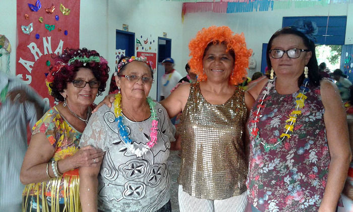 Clube da Melhor Idade de Oeiras realiza Baile do Havaí - Imagem 4