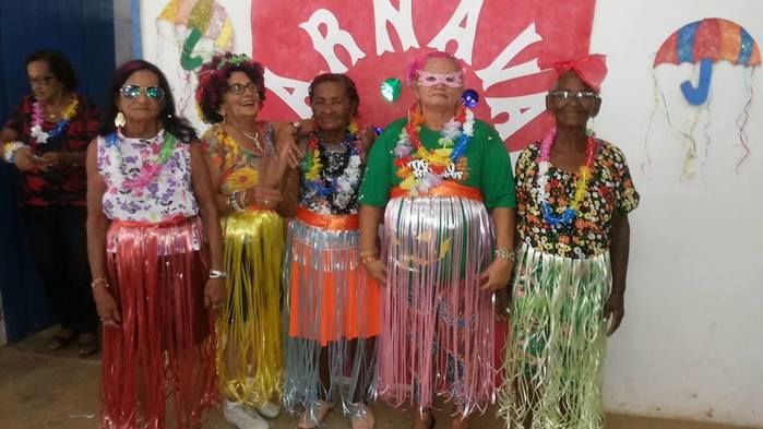 Clube da Melhor Idade de Oeiras realiza Baile do Havaí - Imagem 15