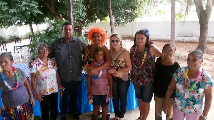 Clube da Melhor Idade de Oeiras realiza Baile do Havaí - Imagem 12