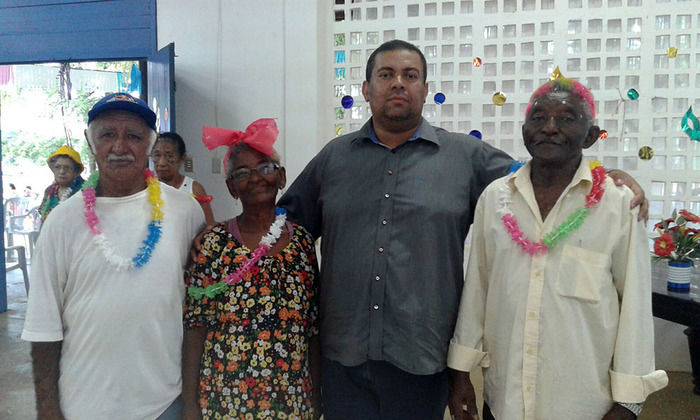 Clube da Melhor Idade de Oeiras realiza Baile do Havaí - Imagem 2